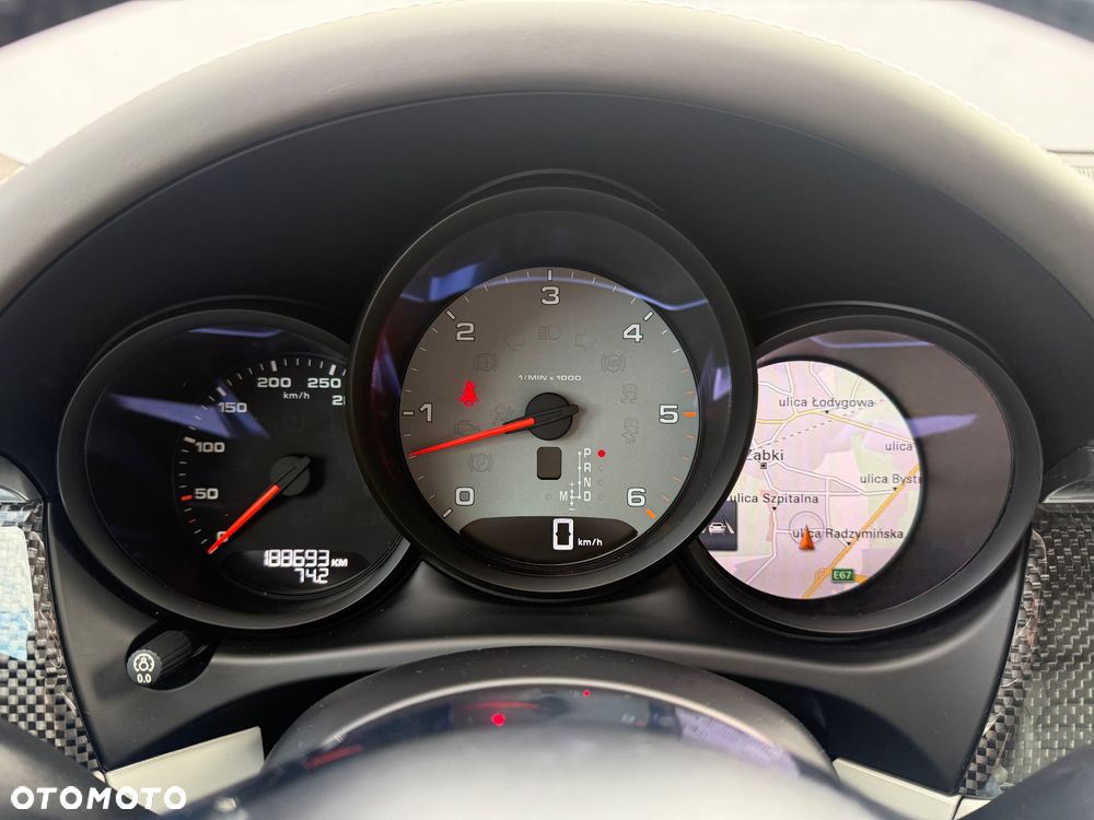 Porsche Macan - 16