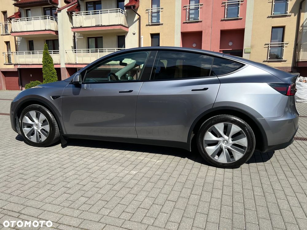 Tesla Model Y - 6