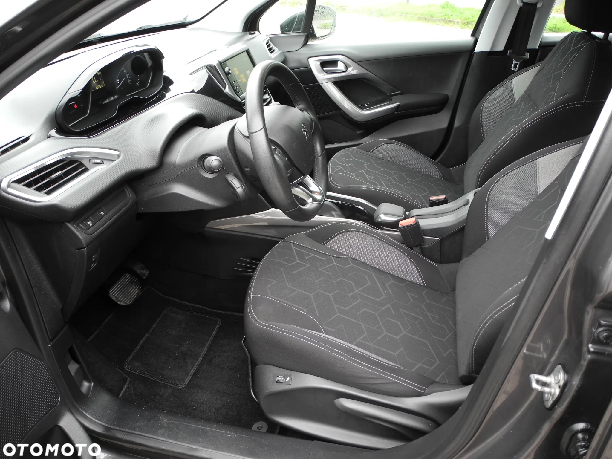 Peugeot 2008 - 12