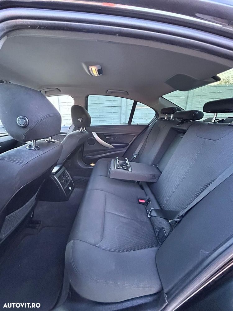 BMW Seria 3 320d Aut. - 12