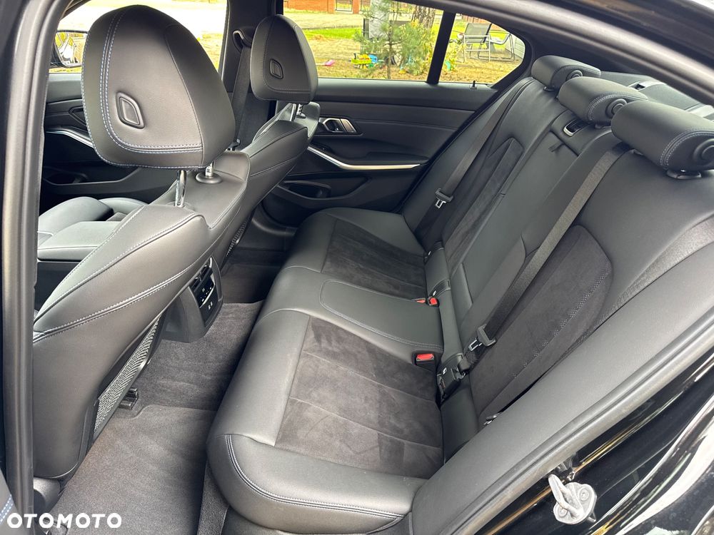 BMW Seria 3 320d xDrive M Sport Sport - 16