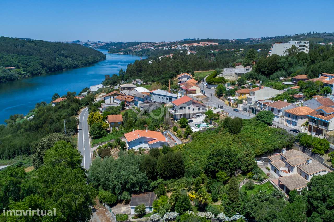 Moradia com 2 pisos: habitação e loja - Foz do Sousa, Gondomar - Grande imagem: 5/54
