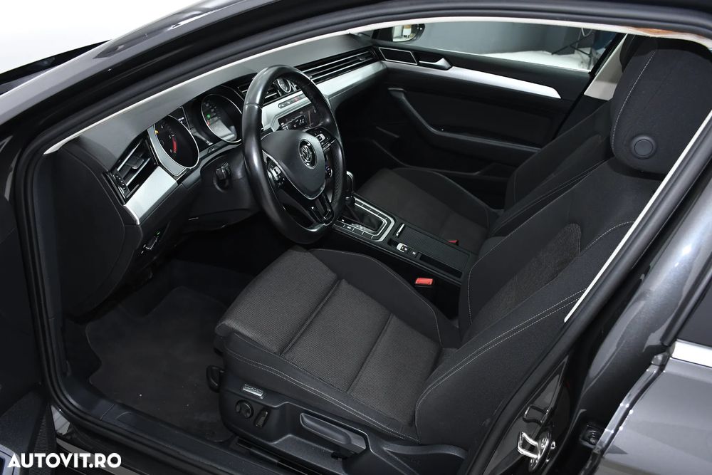 Volkswagen Passat - 12