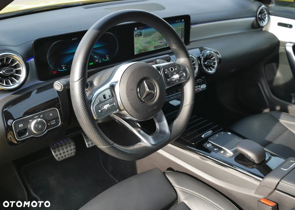 Mercedes-Benz CLA 250 e 8G-DCT AMG Line - 22