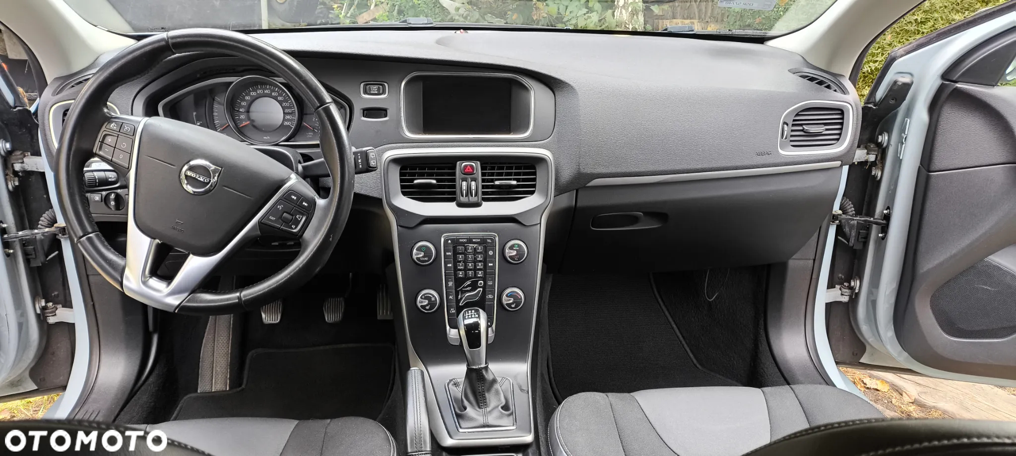 Volvo V40 D2 Drive-E Momentum - 28