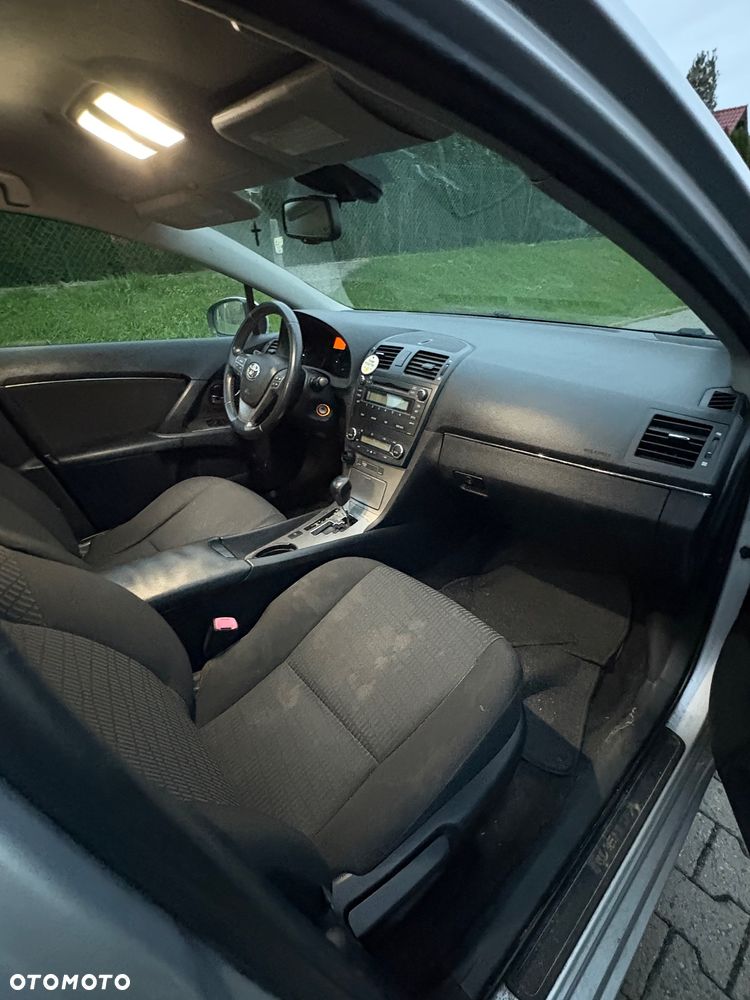 Toyota Avensis - 18