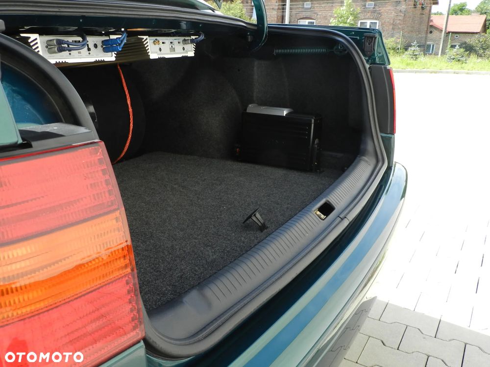 Volkswagen Passat - 31