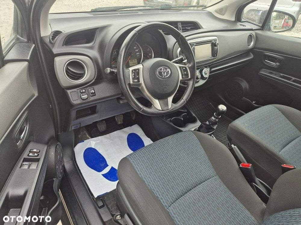 Toyota Yaris - 12