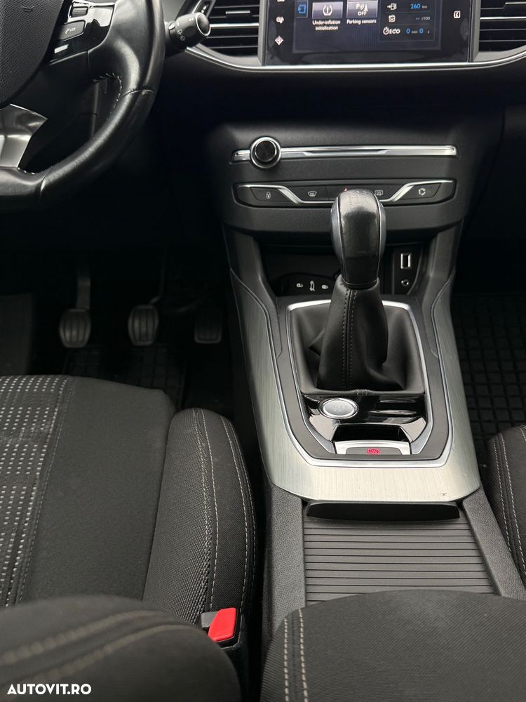 Peugeot 308 1.2 L PureTech Turbo S&S Allure - 20