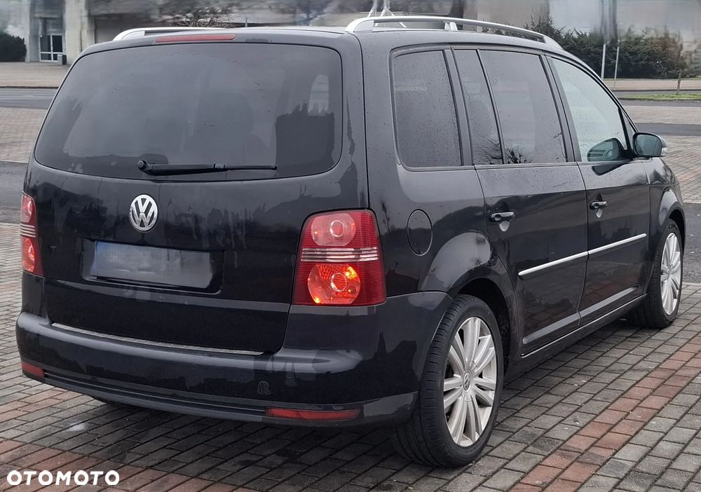 Volkswagen Touran 2.0 TDI DPF Highline DSG - 3