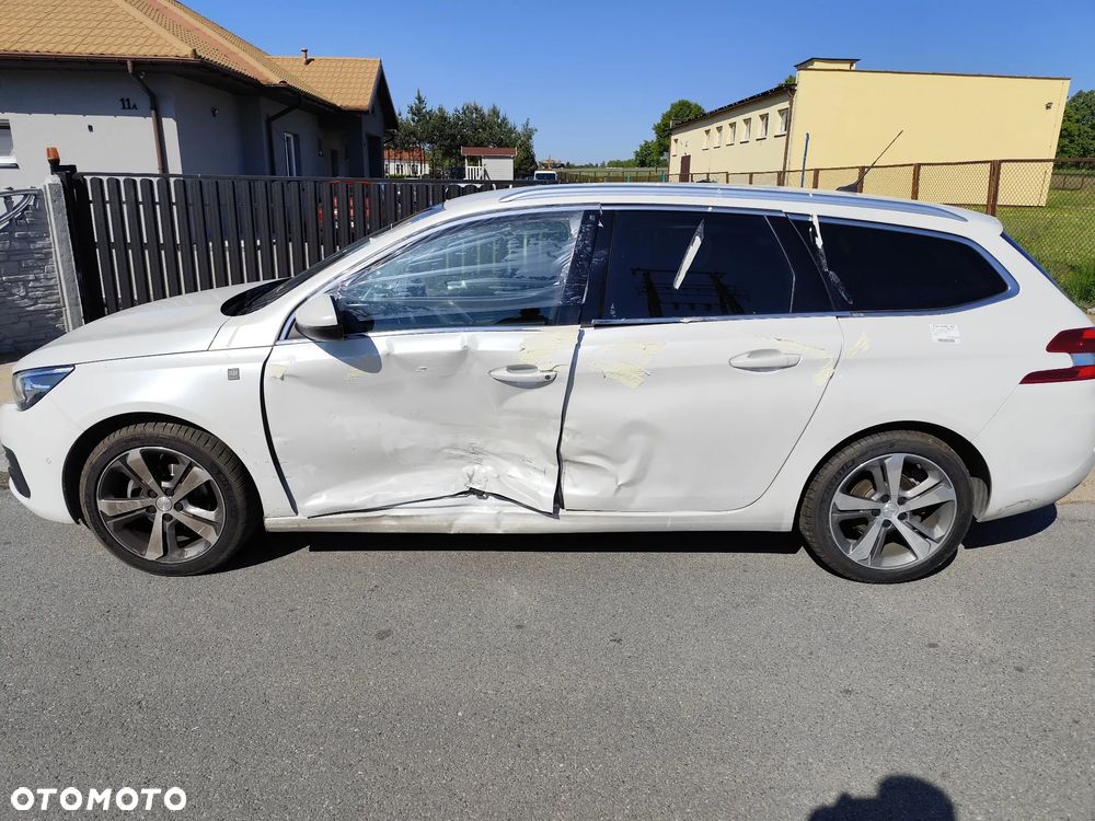Peugeot 308 1.2 PureTech Allure S&S EAT8 - 8