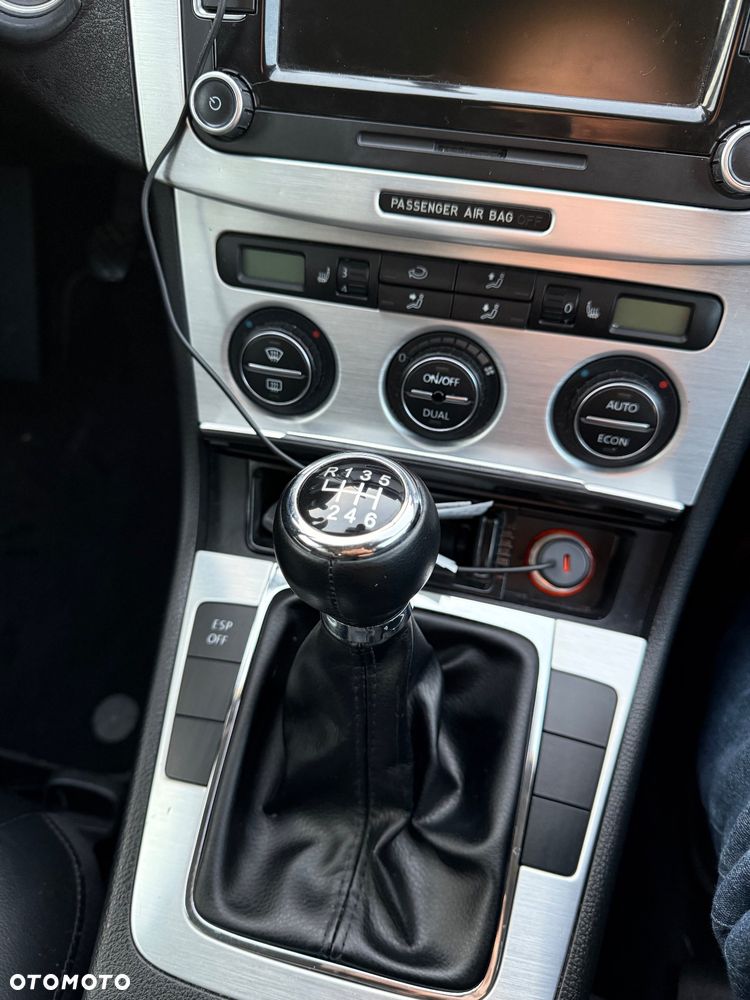 Volkswagen Passat Variant 2.0 TDI DPF Highline - 25
