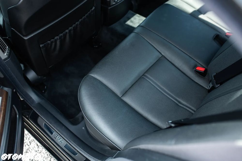 BMW Seria 7 750i - 24