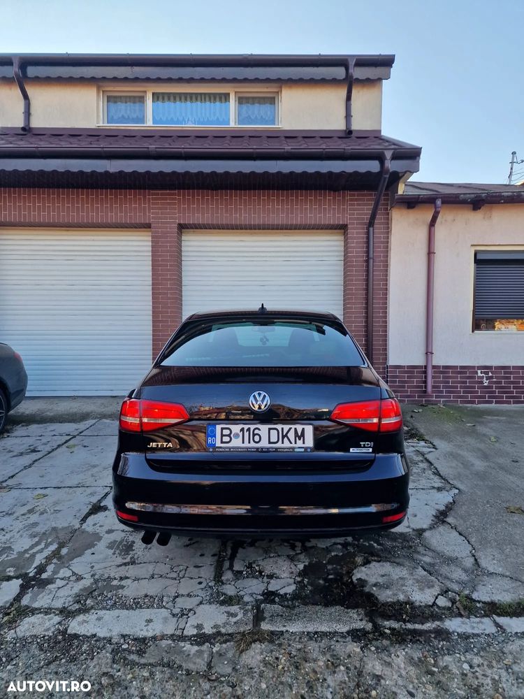 Volkswagen Jetta 2.0 TDI DSG Highline - 4