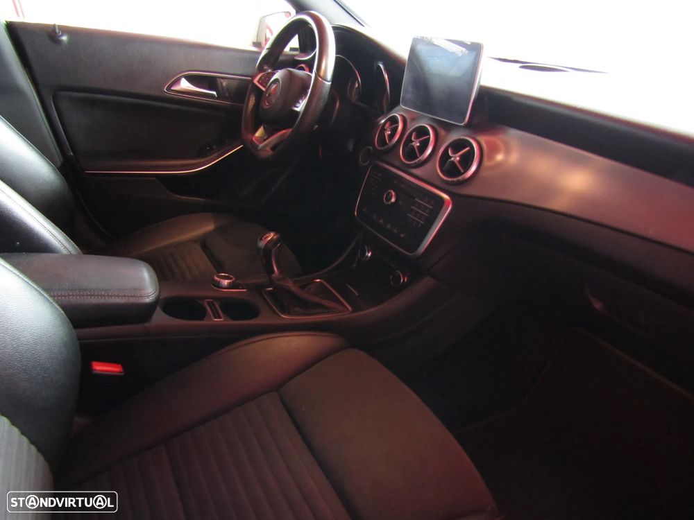 Mercedes-Benz CLA 200 d 7G-DCT AMG Line - 6