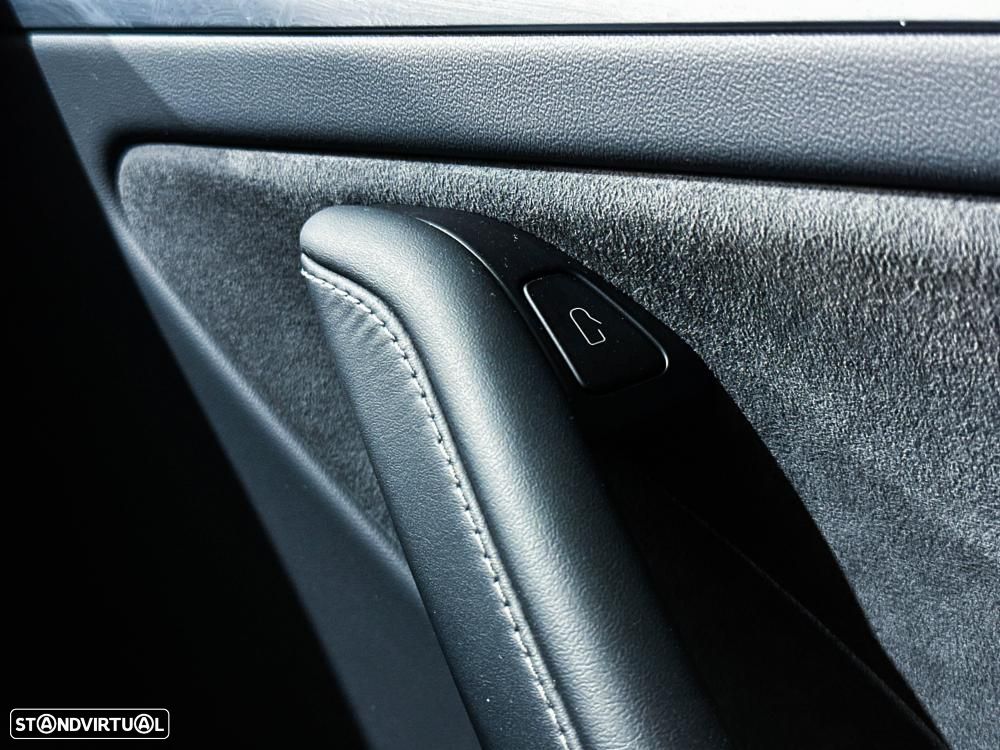 Tesla Model Y Standard - 37