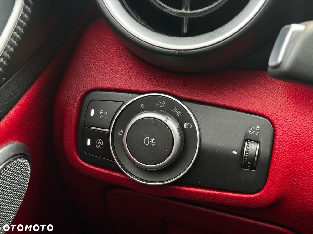 Alfa Romeo Giulia 2.0 Turbo 16V AT8-Q4 Intensa - 17