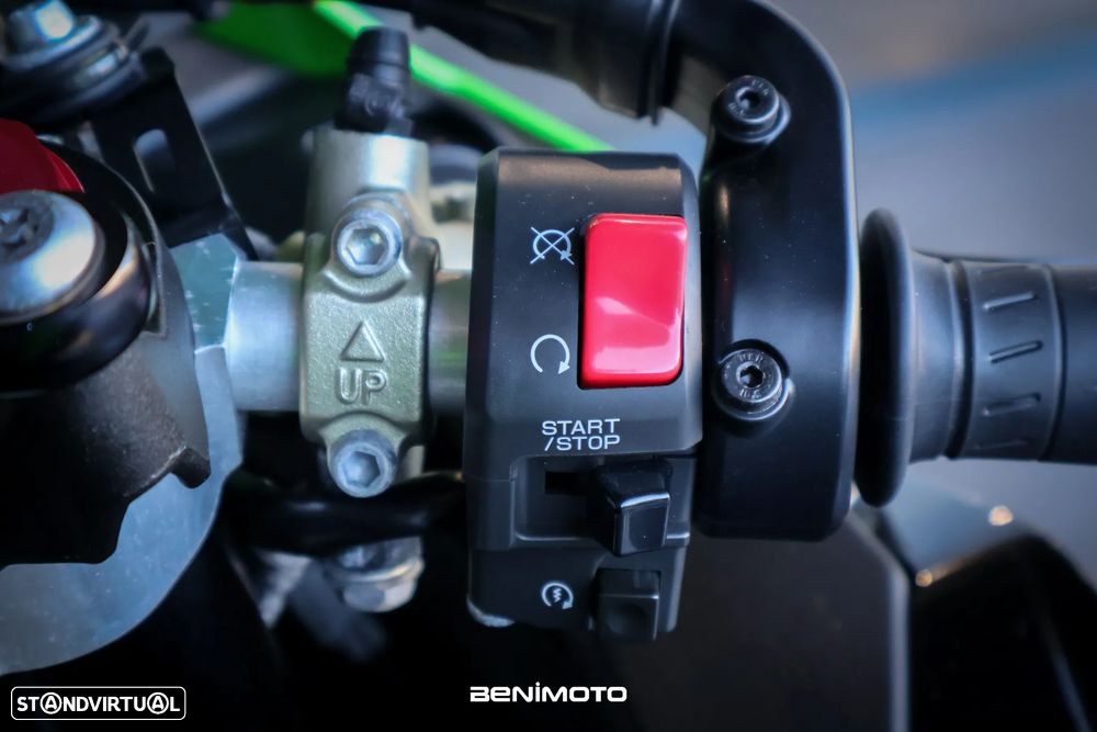 Kawasaki ZX 10R - 11