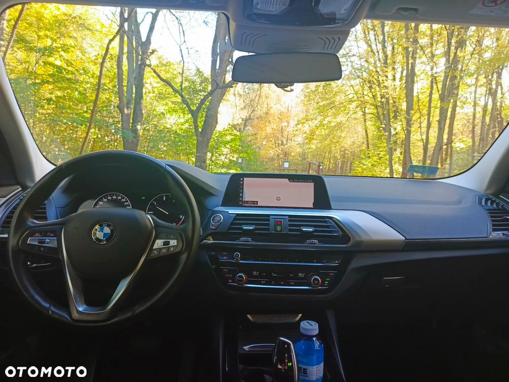 BMW X3 sDrive18d - 28