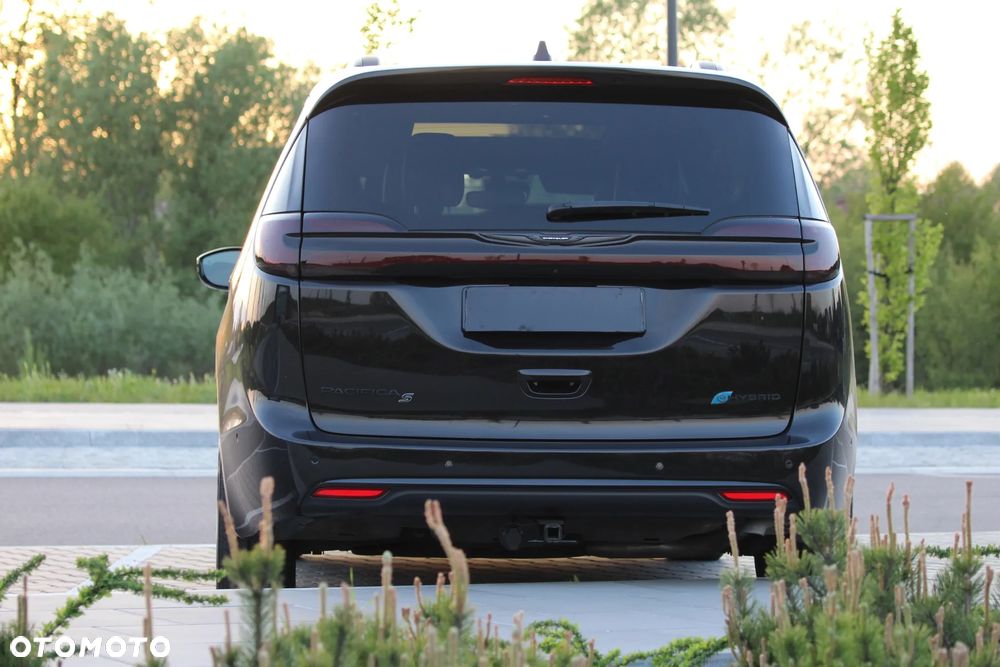 Chrysler Pacifica - 12