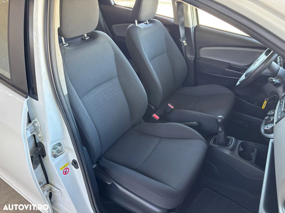 Toyota Yaris 1.0 L VVT-i Terra - 28