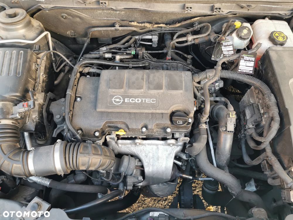 Opel Insignia 1.4 T Cosmo S&S - 9