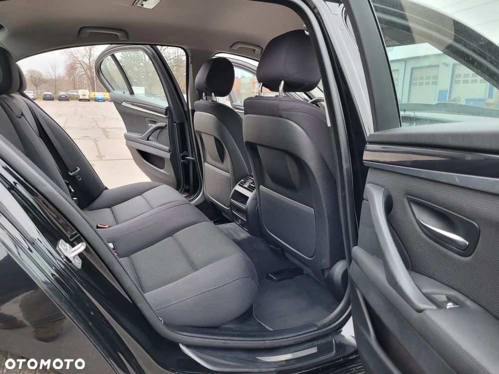 BMW Seria 5 525d xDrive Luxury Line - 9