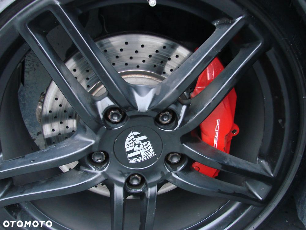 Porsche 911 Carrera 4 S - 25