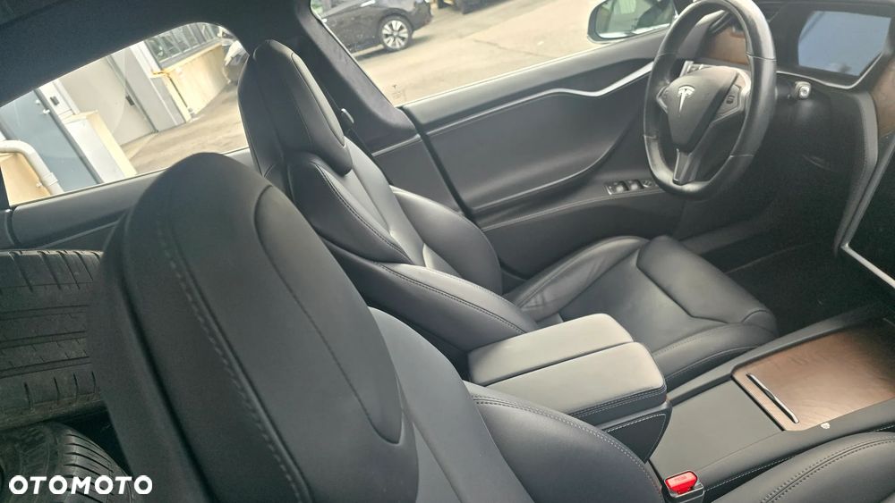 Tesla Model S - 13