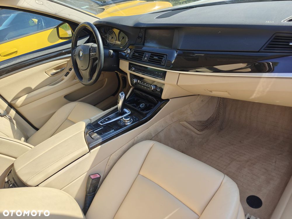 BMW Seria 5 528i Sport-Aut - 9