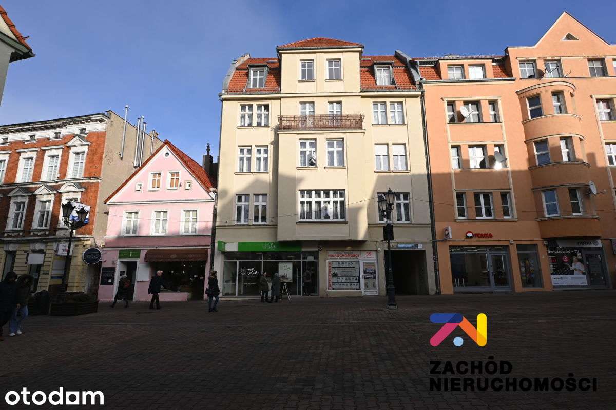 Całe piętro w kamienicy w centrum miasta