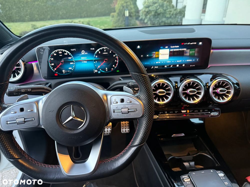 Mercedes-Benz Klasa A 200 AMG Line 7G-DCT - 3