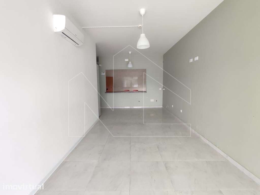ESPAÇO COMERCIAL EM AGUADA DE CIMA - Grande imagem: 2/16