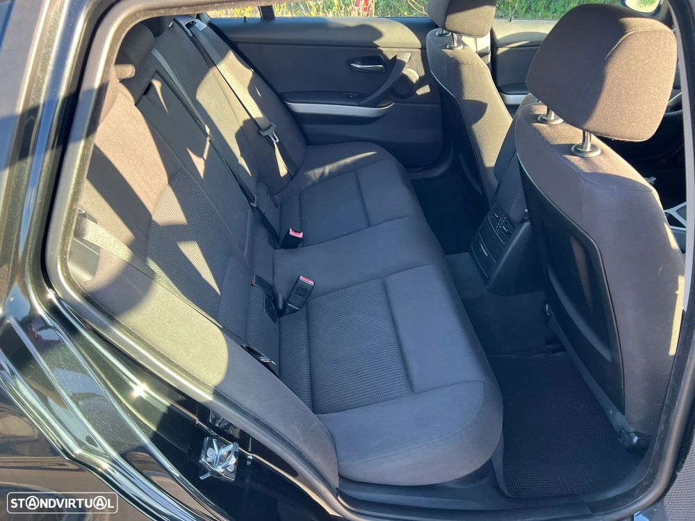 BMW 320 d Dynamic - 13