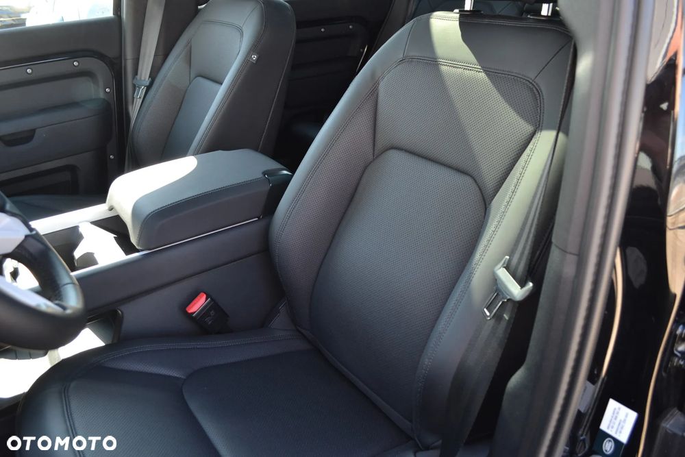 Land Rover Defender 110 D300 X-Dynamic SE - 15