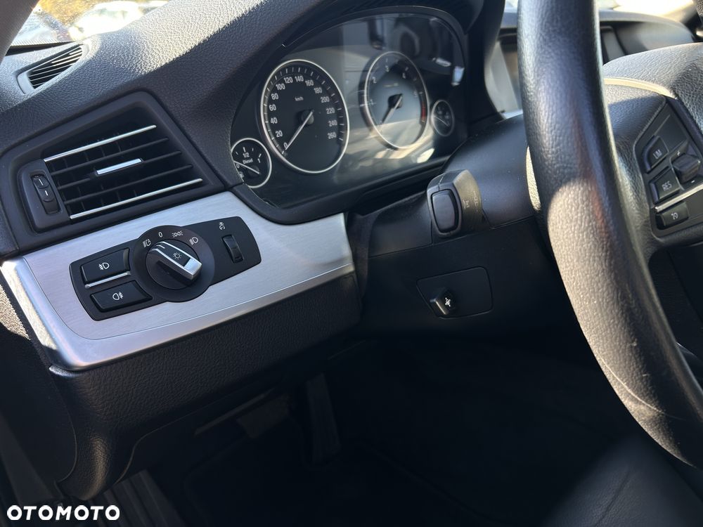 BMW Seria 5 - 32