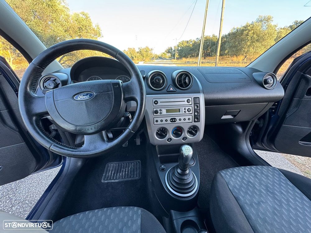 Ford Fiesta 1.25 Ghia - 17