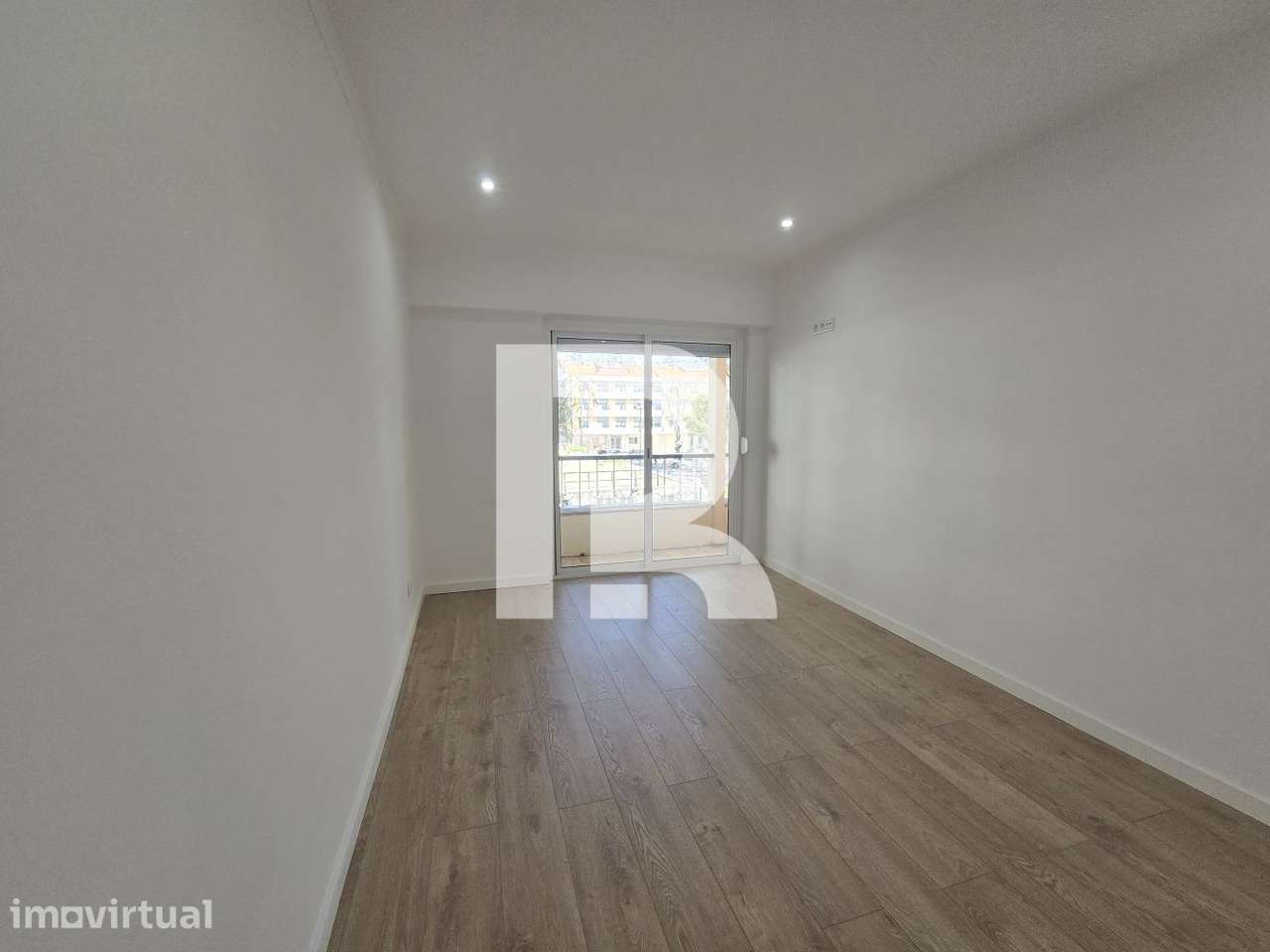 Apartamento T2 totalmente remodelado na Falagueira - Grande imagem: 4/11