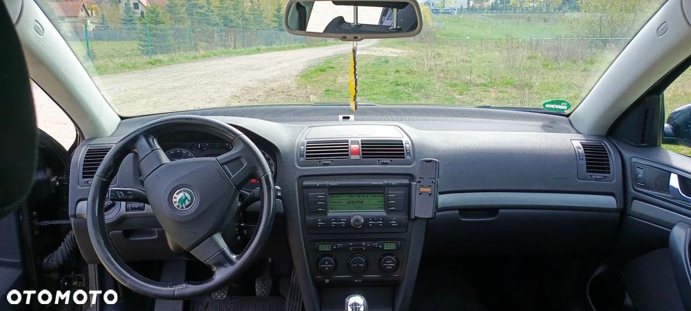 Skoda Octavia 1.6 FSI Ambiente - 11