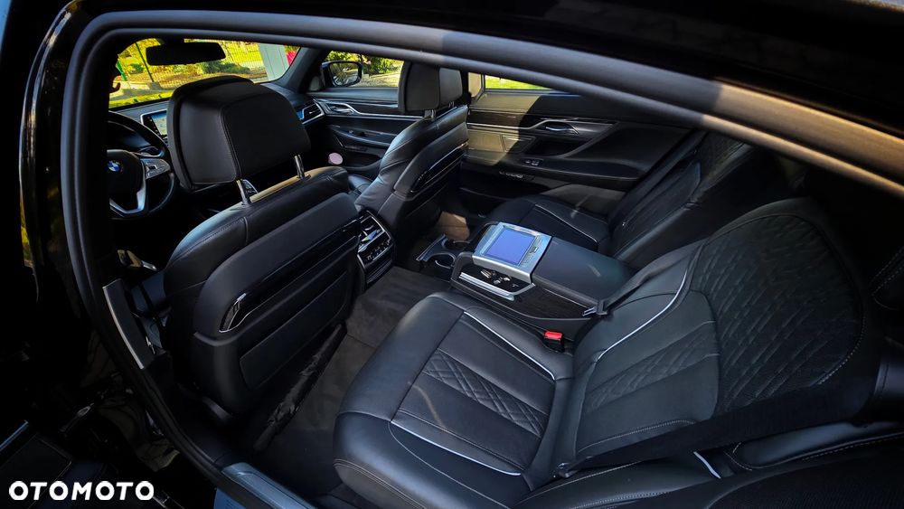 BMW Seria 7 750Li Edition Exclusive - 33