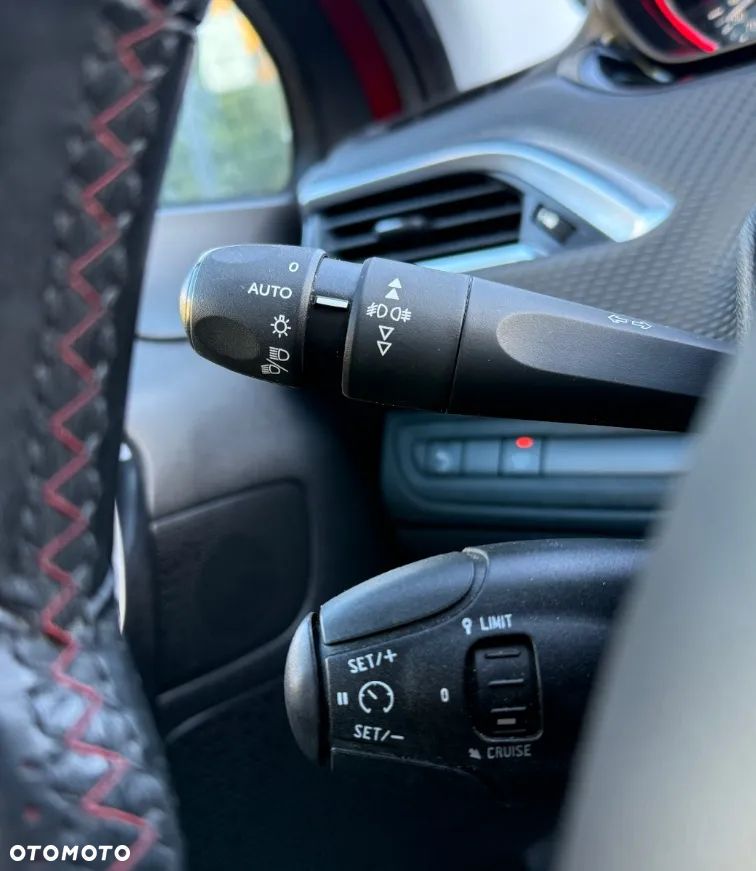 Peugeot 2008 1.6 BlueHDi Allure - 25