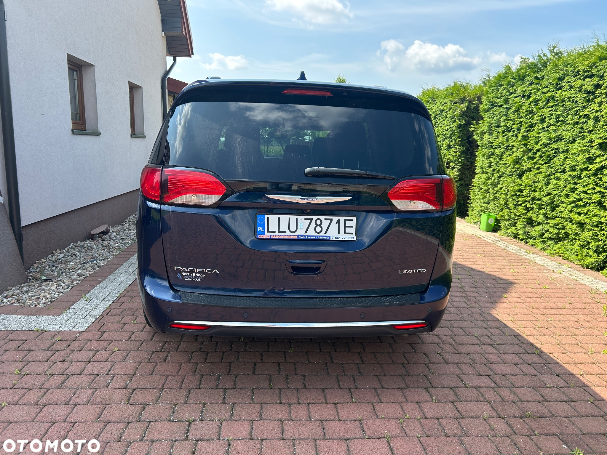 Chrysler Pacifica - 5
