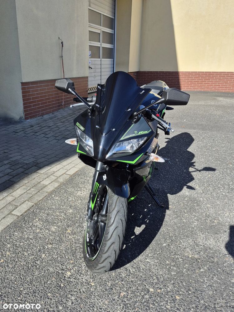 Yamaha YZF - 8