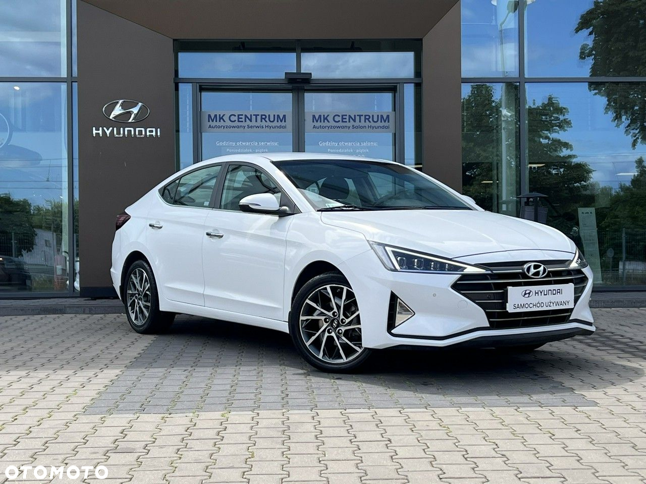 Hyundai Elantra - 2