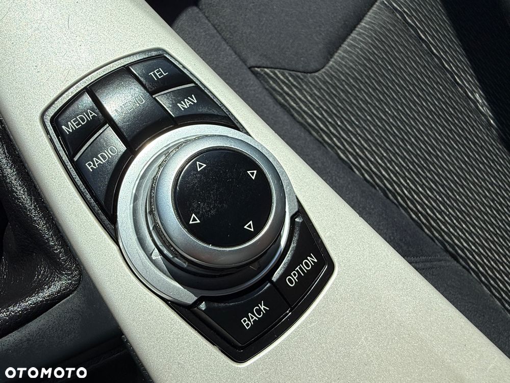BMW Seria 3 320d Sport Line - 24