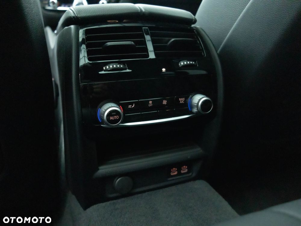BMW Seria 5 530i xDrive M Sport Edition - 35