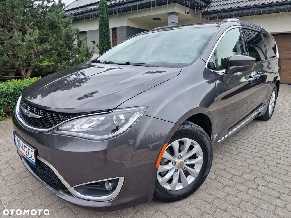 Chrysler Pacifica - 3