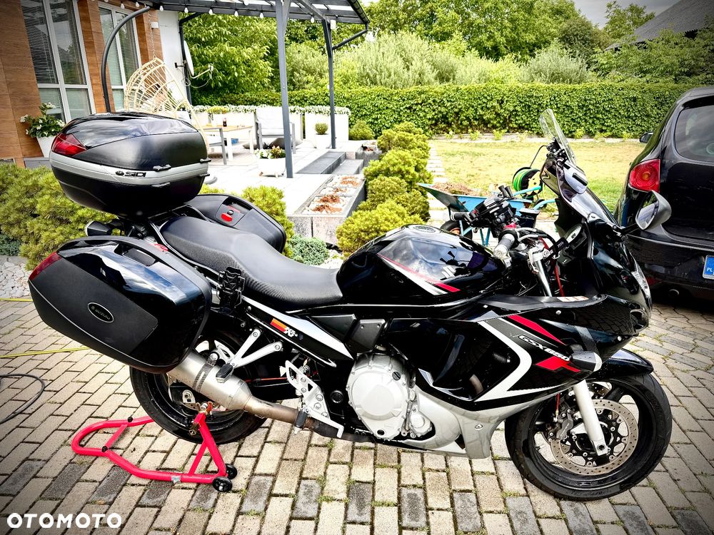Suzuki GSX - 6
