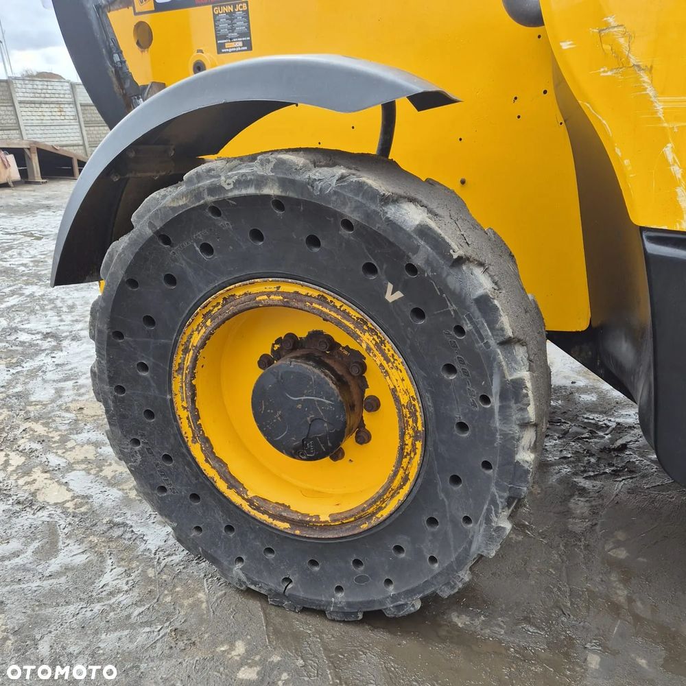 Opona używana 13.00-24  industrial cusion tire - 2