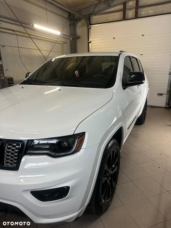 Jeep Grand Cherokee - 1